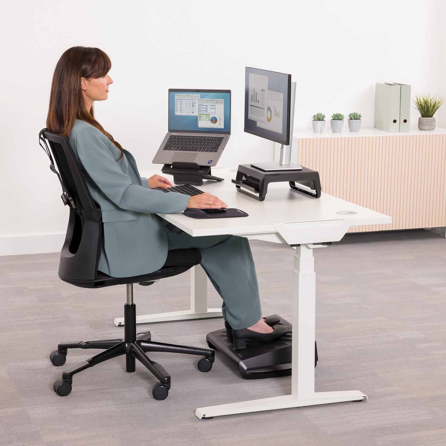 FELLOWES BREYTA footrest, black