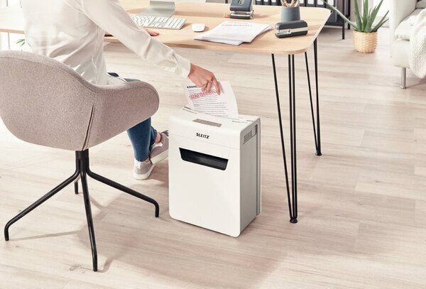 Dokumentų naikiklis LEITZ IQ Protect Premium 8X P4