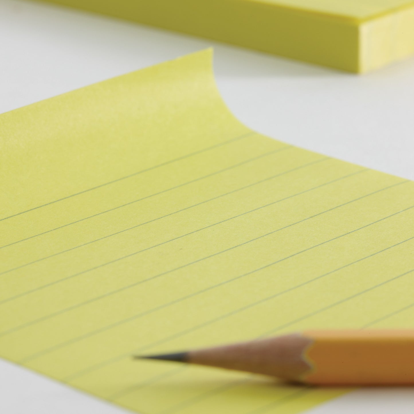 Lipnūs lapeliai Apli Classic, 100 x 150 mm, 100 lapelių, linijomis, geltona
