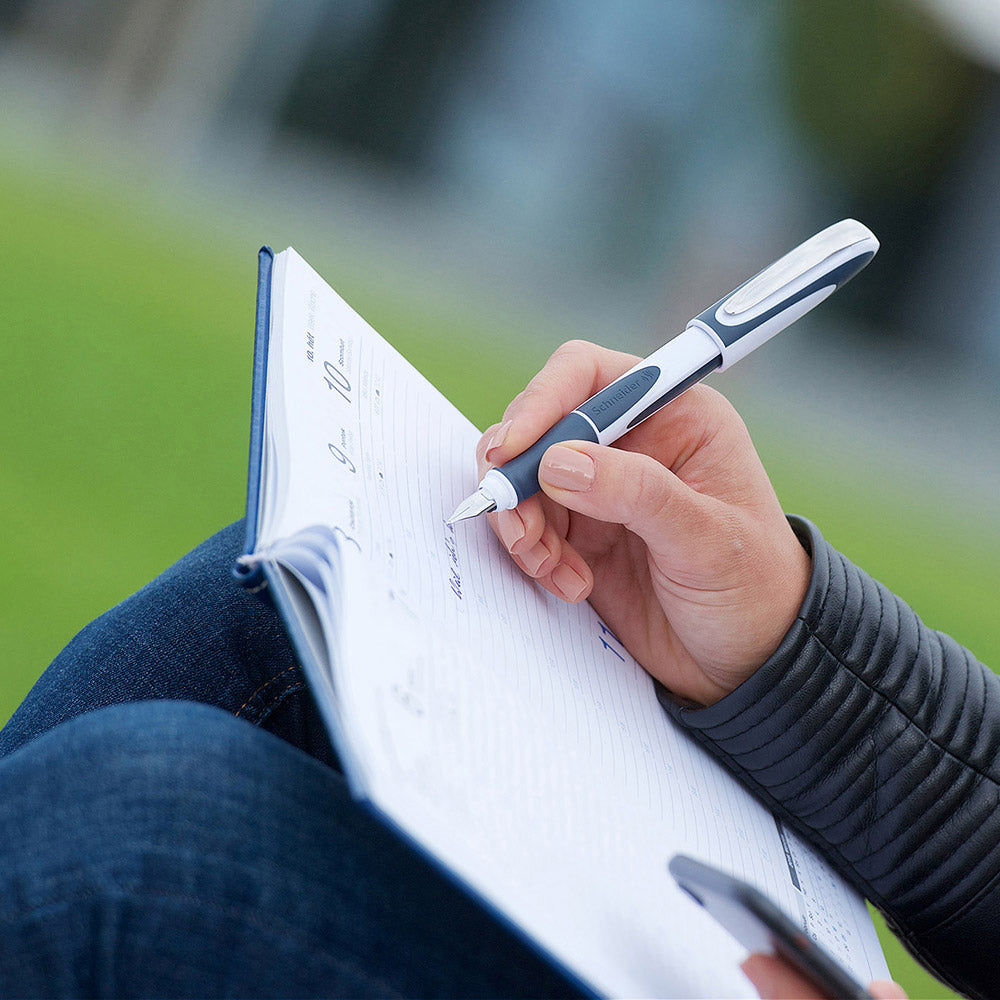 Plunksnakotis SCHNEIDER RAY M, kairiarankiams, baltos/tamsiai pilkos sp. korpusas