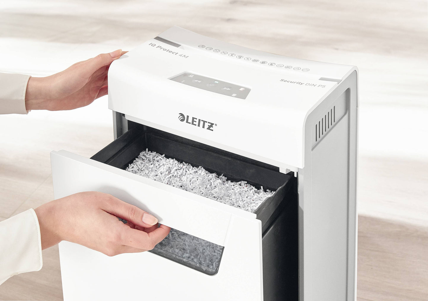 Dokumentų naikiklis LEITZ IQ Protect Premium 8X P4