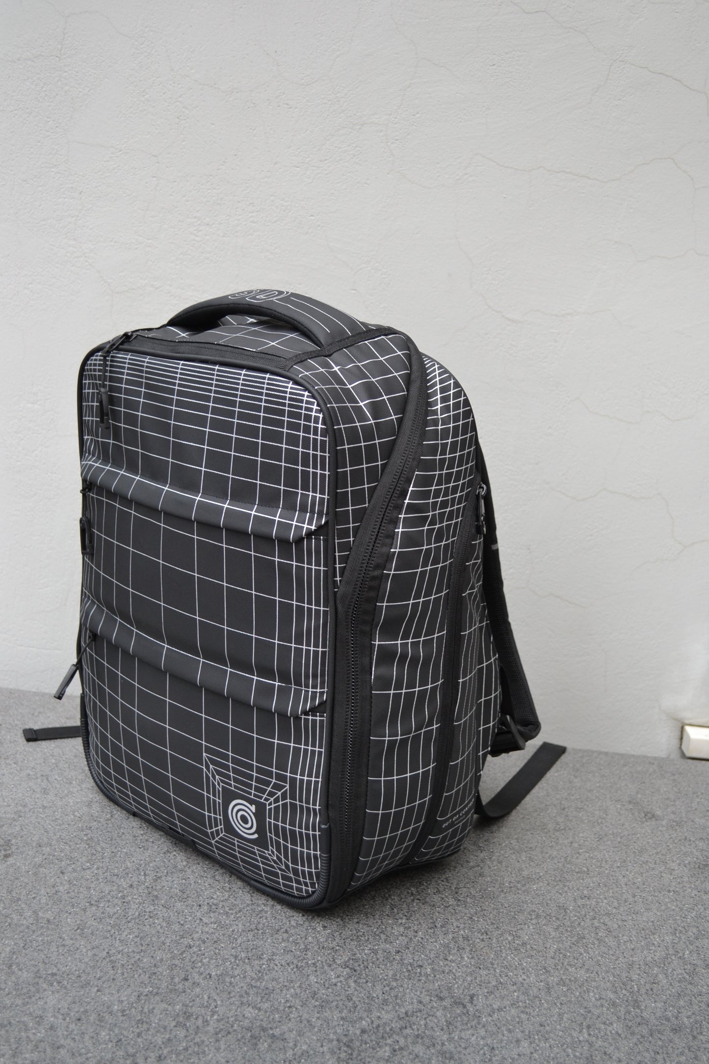 Forminė kuprinė 3D kolekcija OUT OF CONTROL PEOPLE, 27 litrų talpos