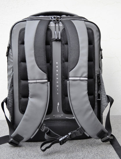 Forminė kuprinė LABYRINTH kolekcija OUT OF CONTROL PEOPLE, 27 litrų talpos