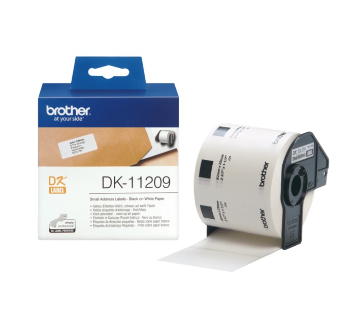 Originalus Brother DK-11209 etikečių ritinėlis – juodos raidės baltame fone, 29 mm x 62 mm.